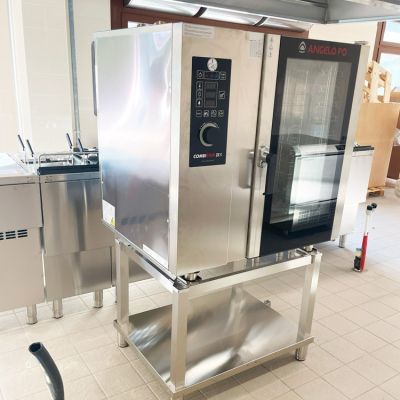 Particolare cucina per scuola elementare possagno | crv sistemi